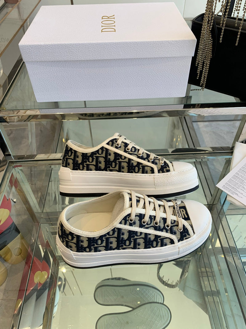 D-Sneaker