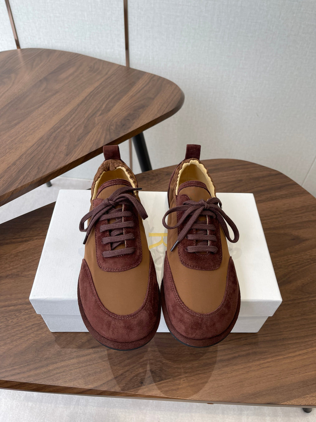 T-Sneakers