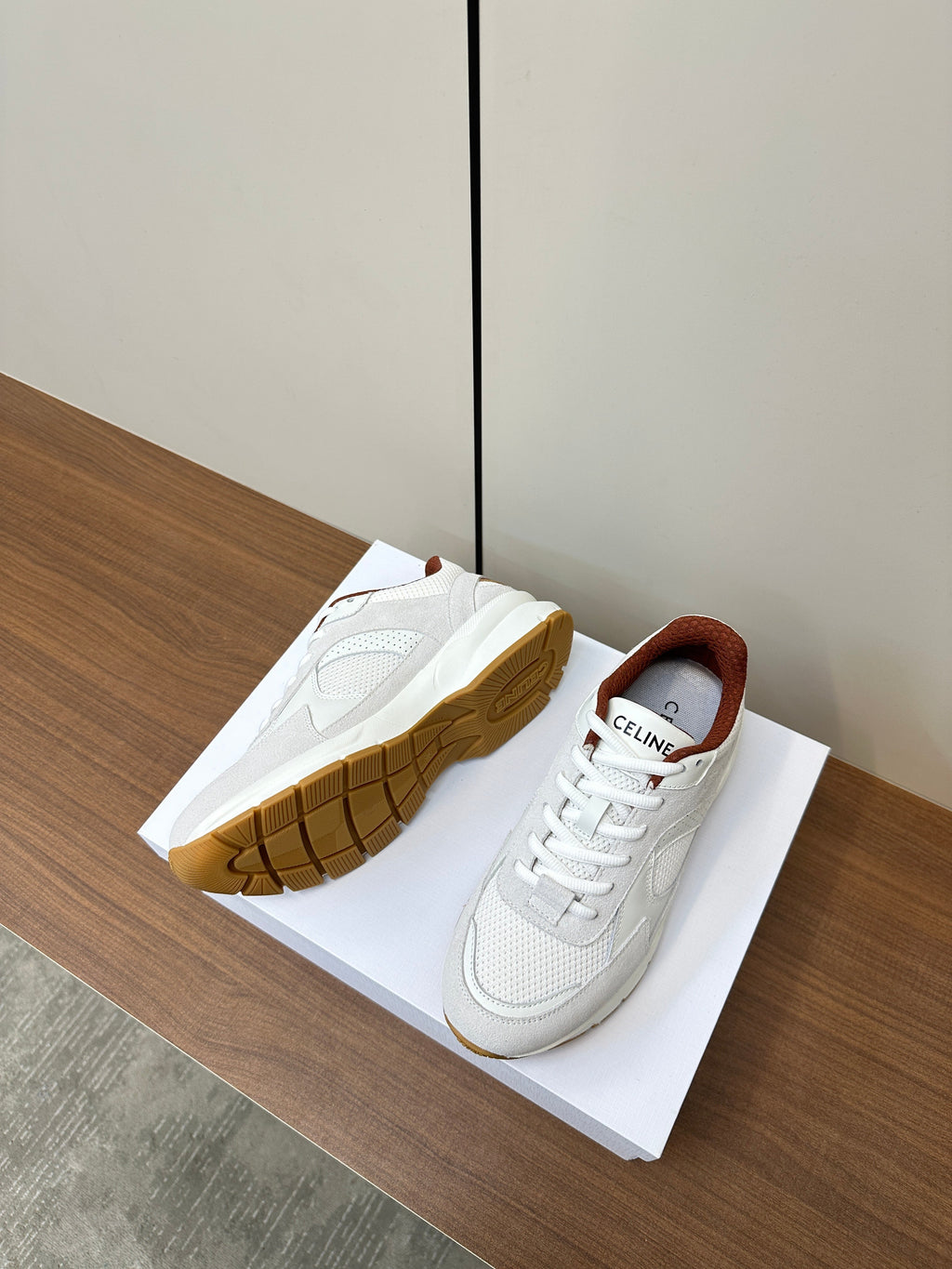 S-Sneakers