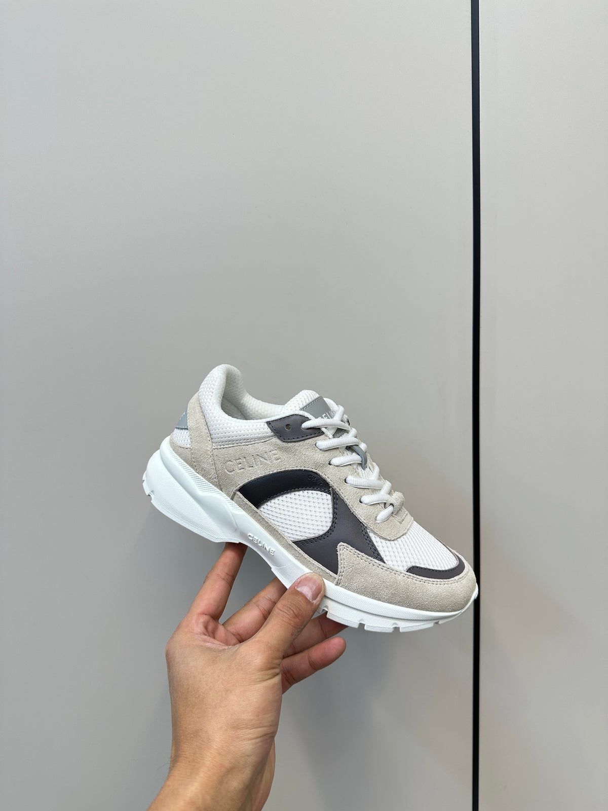 S-Sneakers