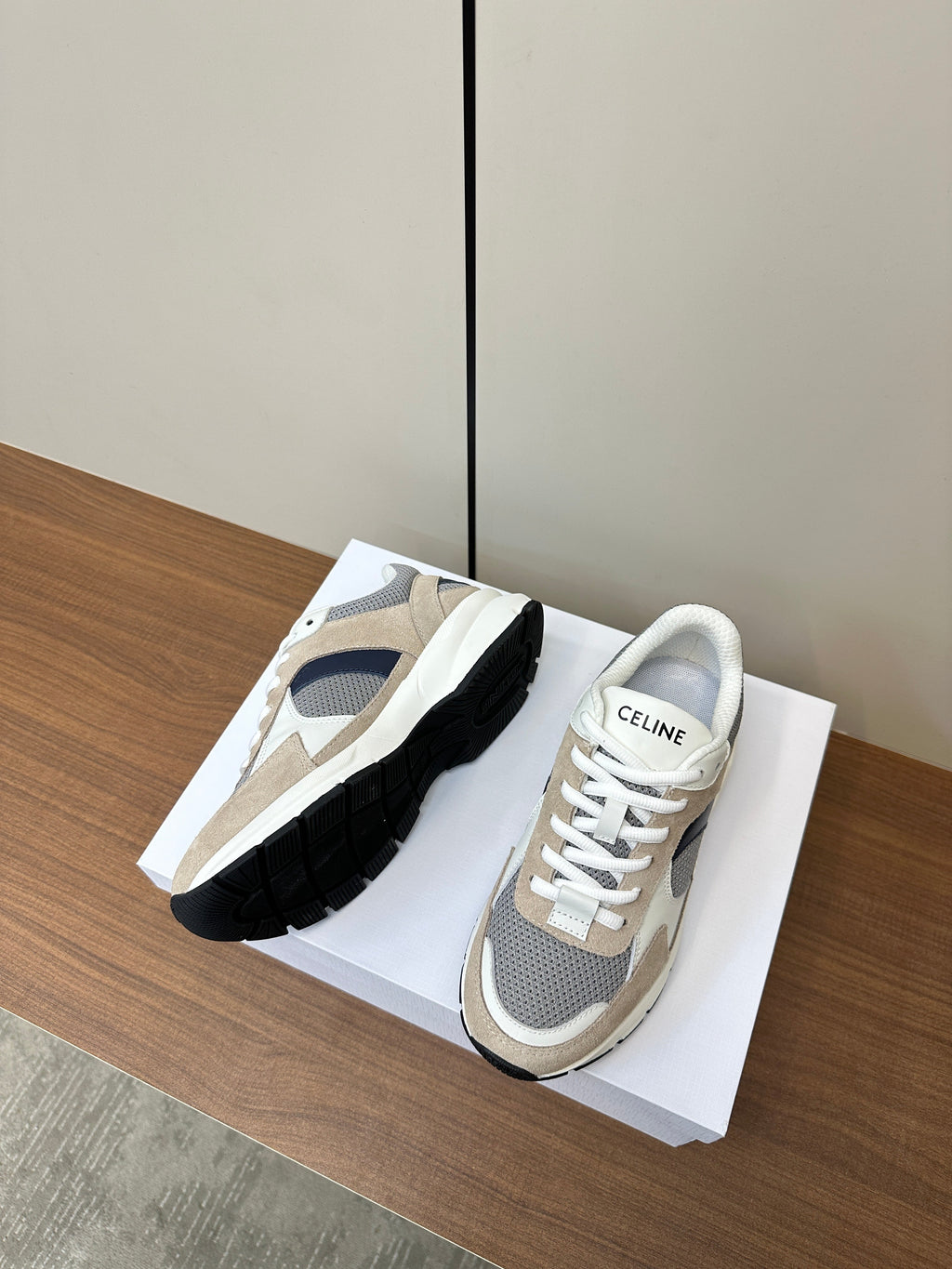 S-Sneakers