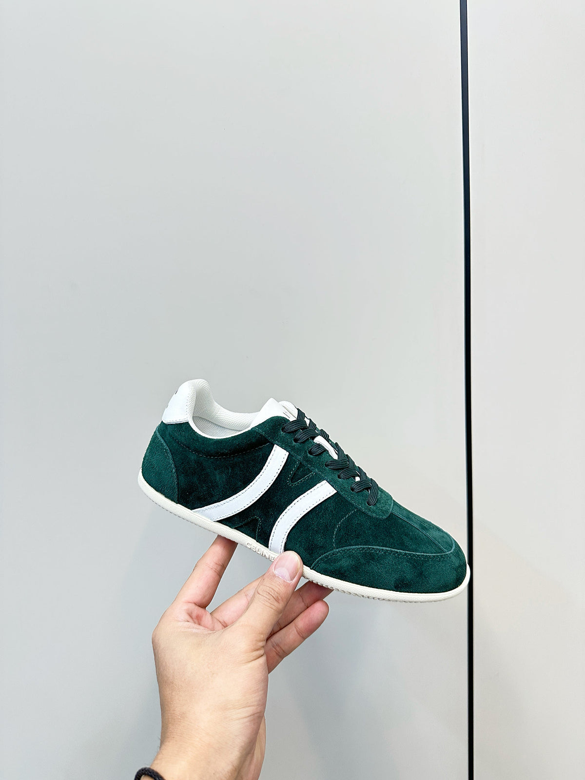 S-Sneakers