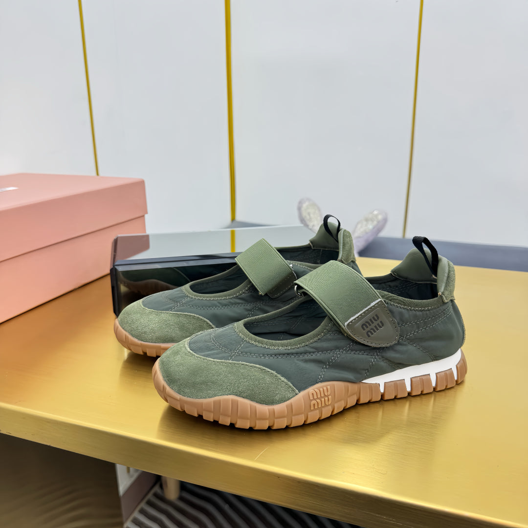 M-Sneakers
