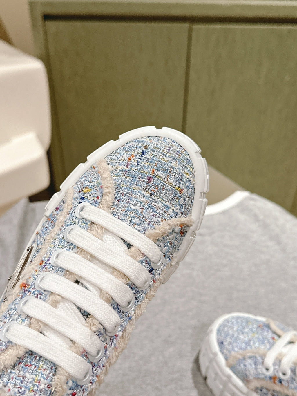 P-Sneakers