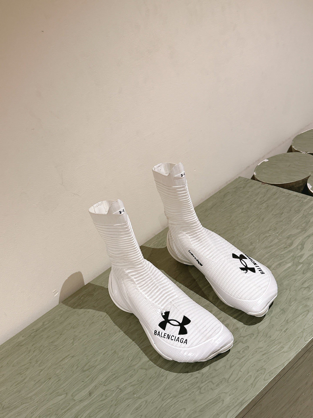 B-Sneakers