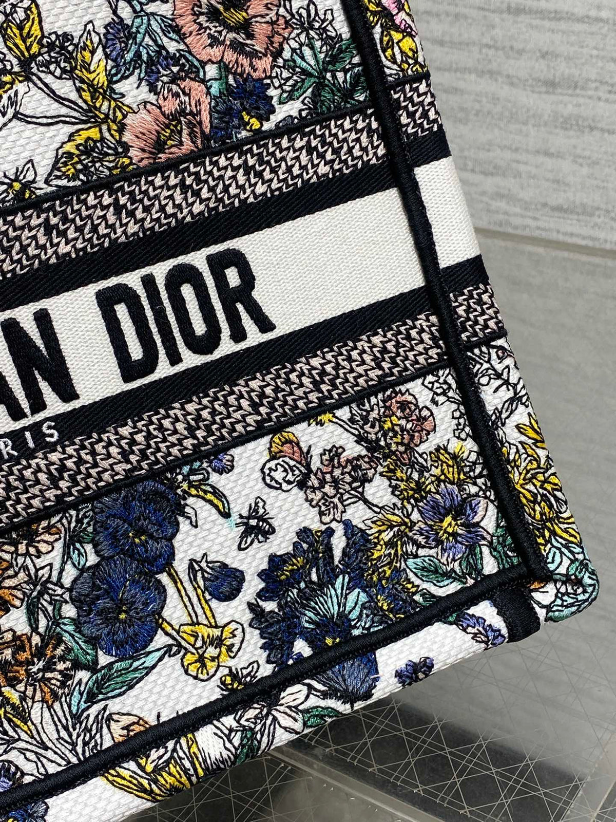 D-Book Tote
