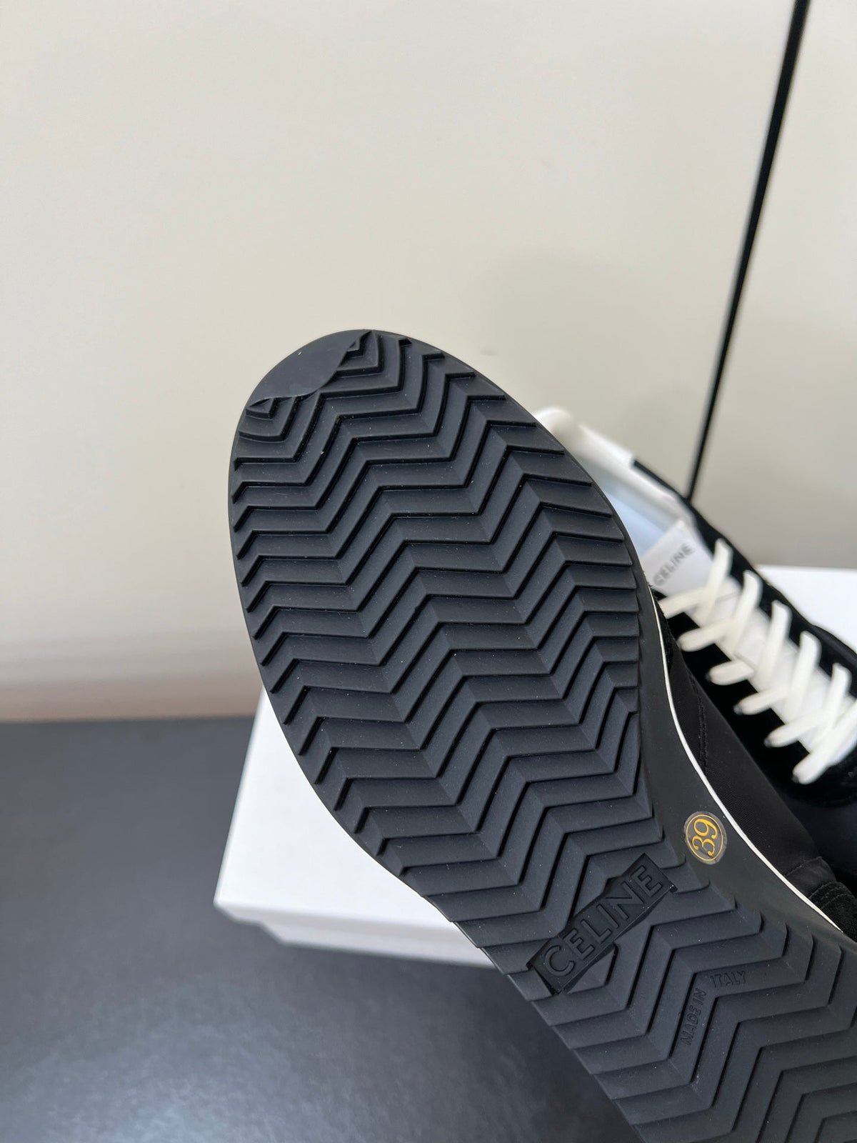 S-Sneakers
