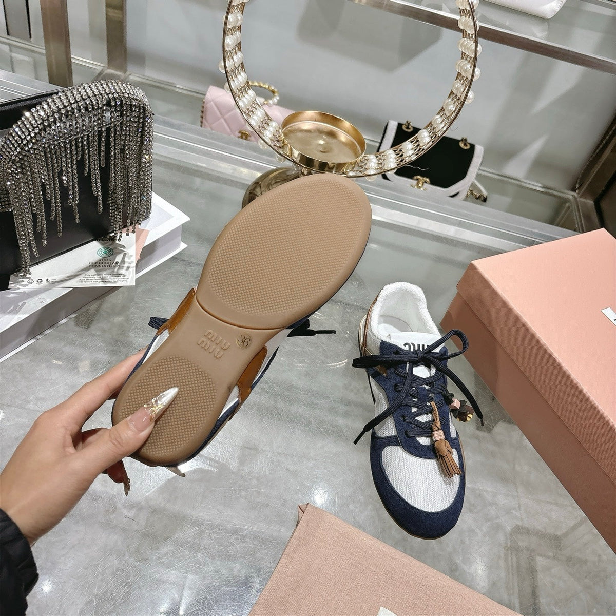 M-Sneakers