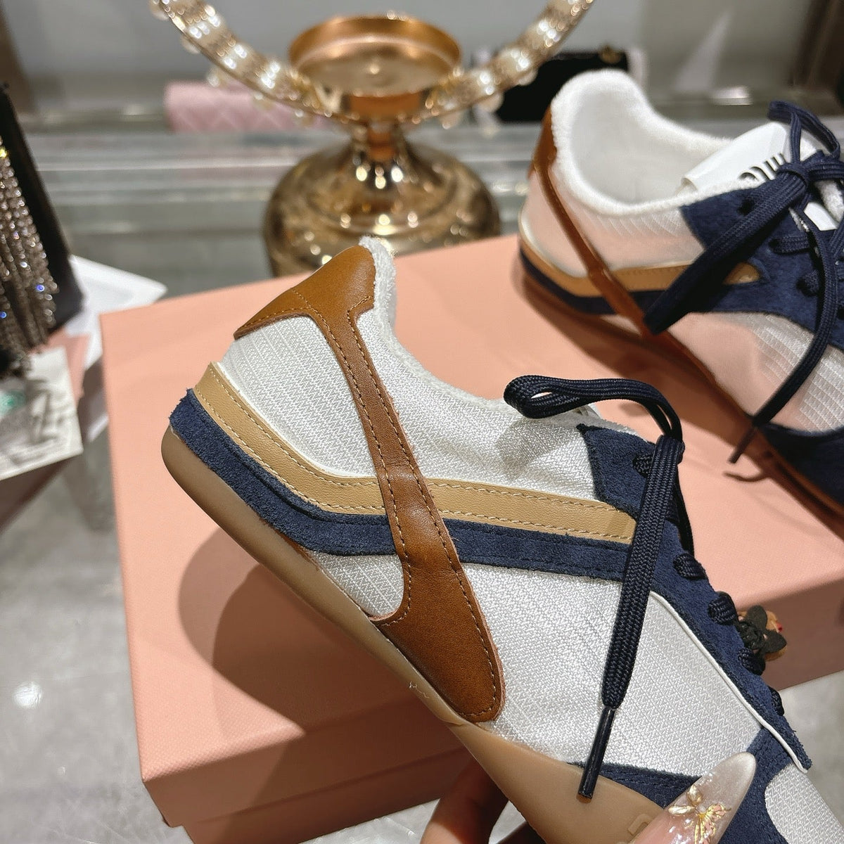 M-Sneakers