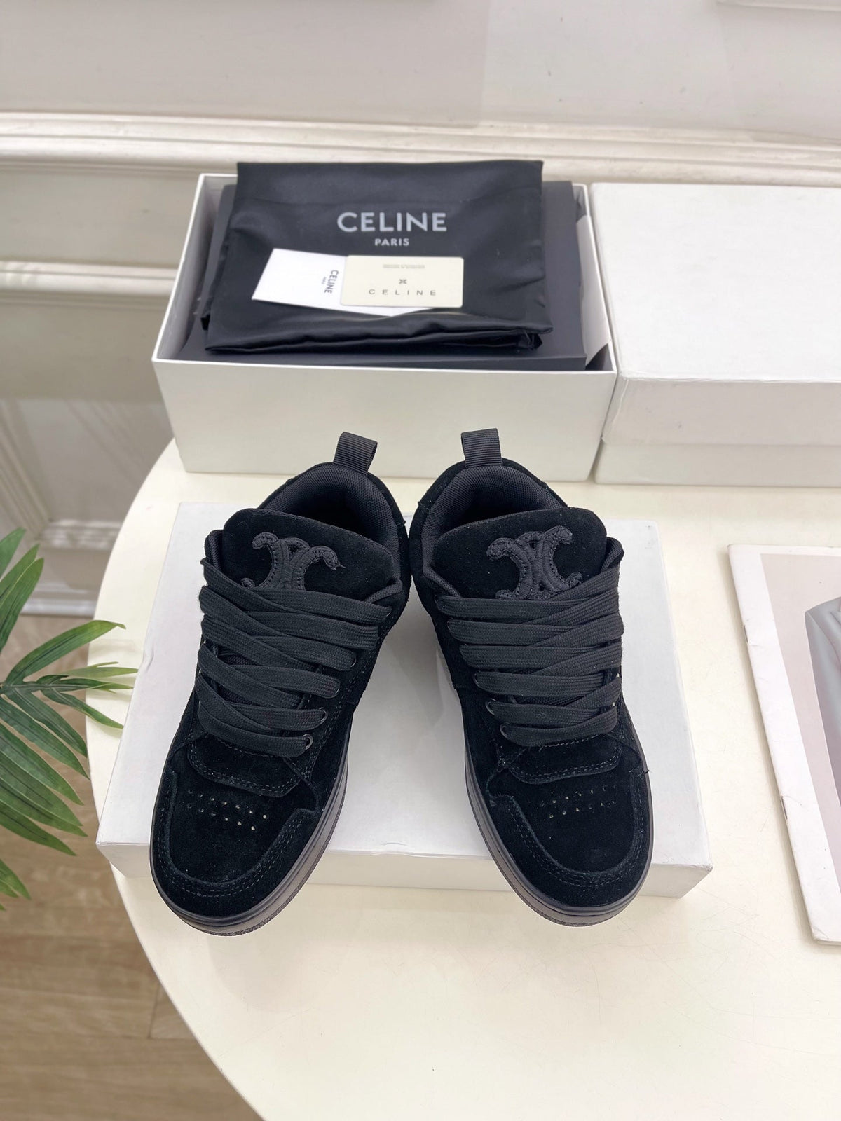 S-Sneakers